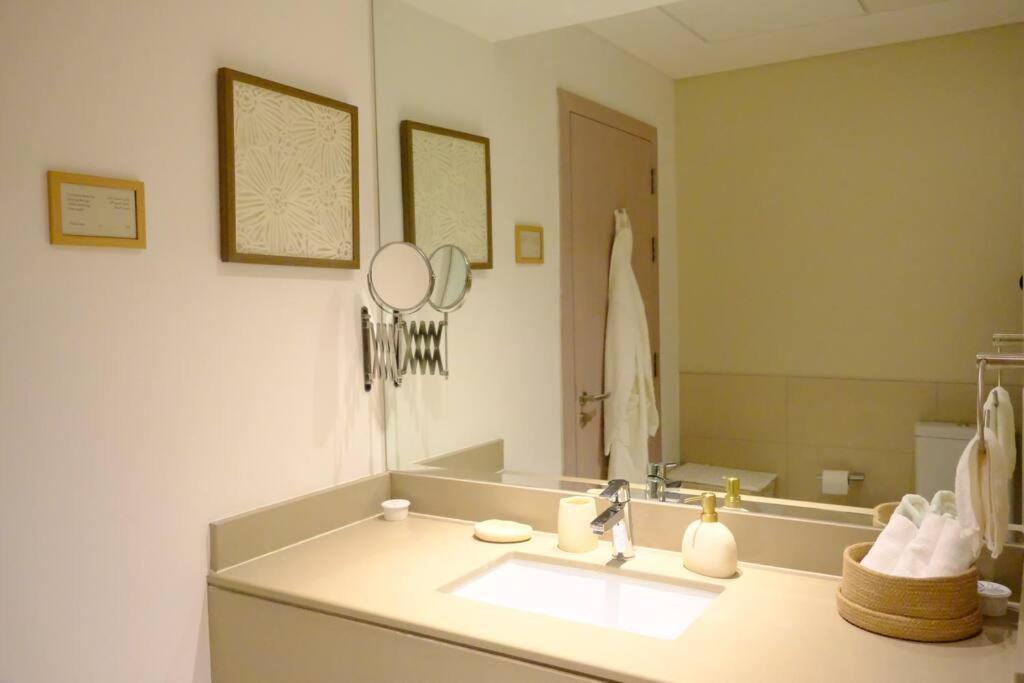 Classy 1br High Floor By Amenities & F1
